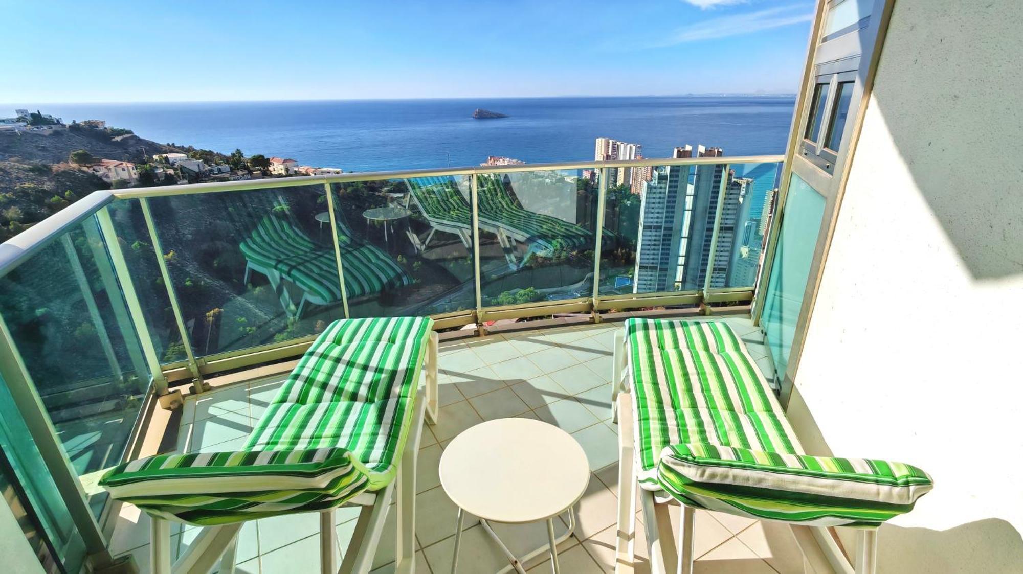 36th Floor - Highrise With Private Terrace & Amazing Sea Views *