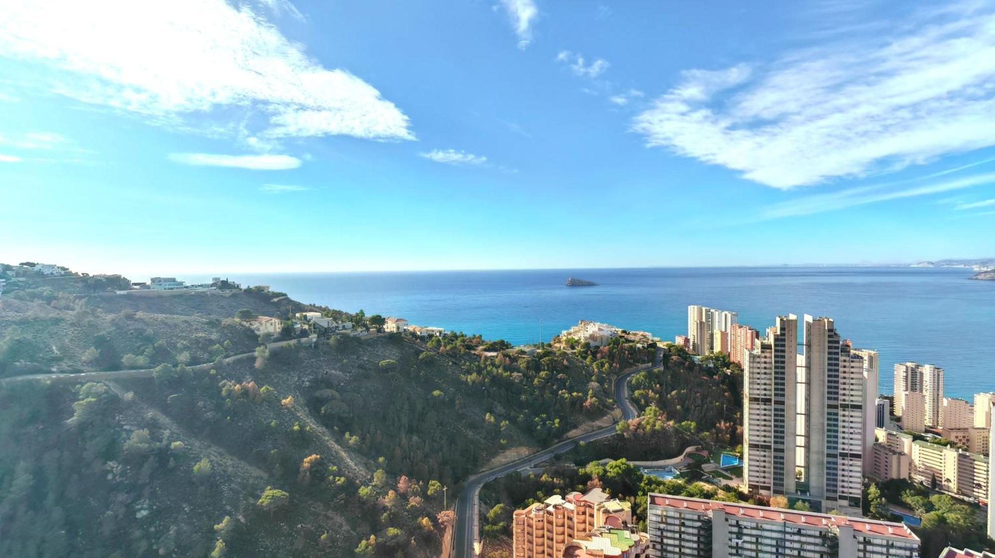 Apartment 36th Floor - Highrise With Private Terrace & Amazing Sea Views